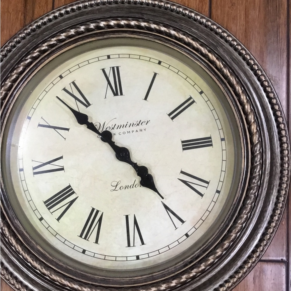 Clock - Picture 3 of 4